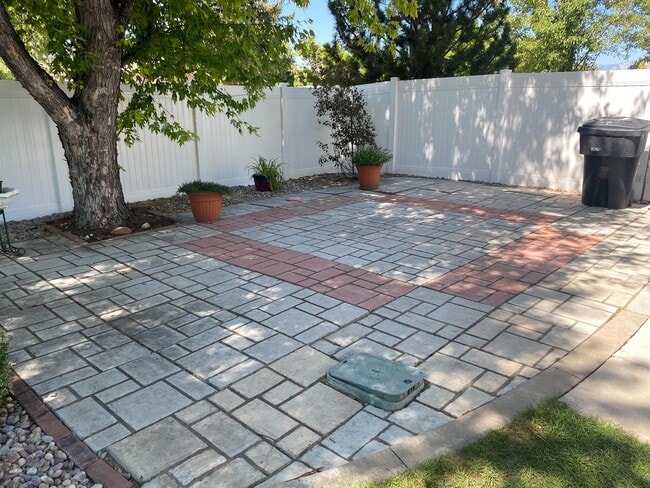 Building Photo - 391 W 100 S St