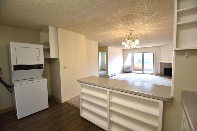 Building Photo - 3 Bedroom, 2 Bathroom Penthouse Condo in North Boulder.