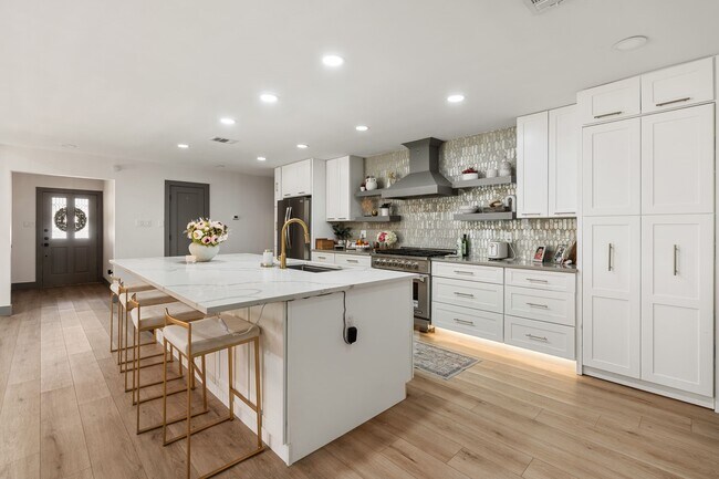 Building Photo - 40 Wellington Ct