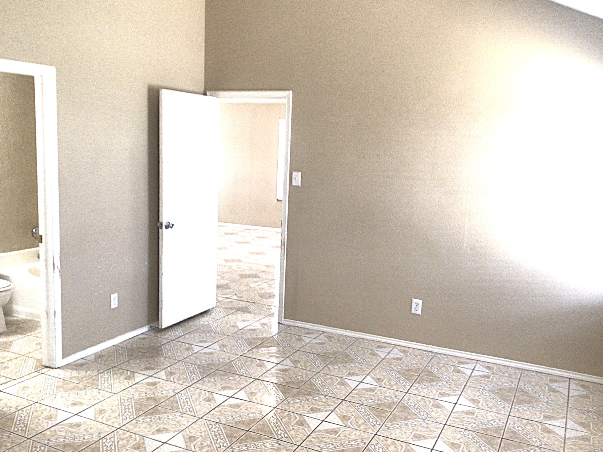 Building Photo - 702 Castlewick Ct