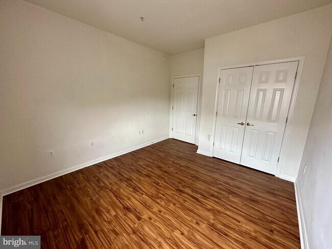 Building Photo - 3902 Fullerton Ct