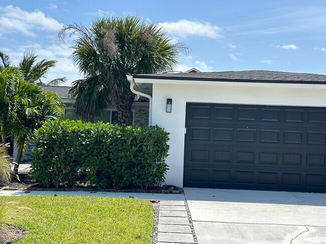 Building Photo - 408 Penguin Dr