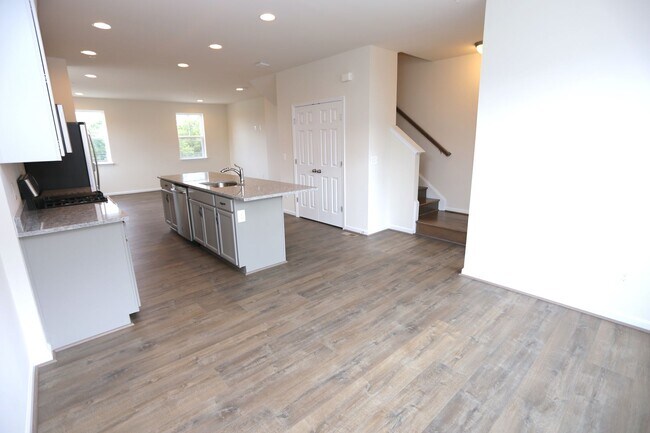 Building Photo - 14317 Summit View Ln