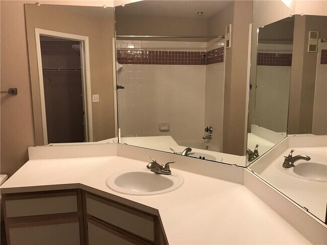 Building Photo - 6000-14 Shepherd Mountain Cove