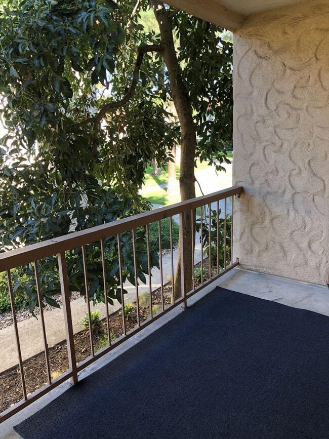 Building Photo - 2 bedroom and 2 bathroom condo in Mission Valley
