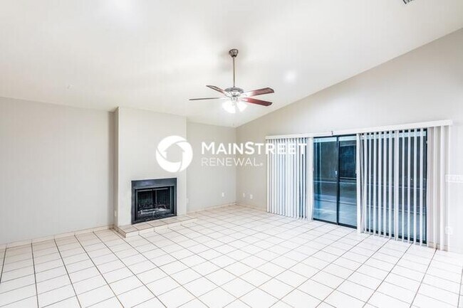 Building Photo - 3 Bedroom Pet-Friendly Home in SARASOTA, FL with Main Street Renewal