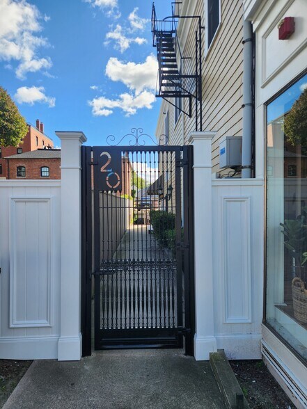 Building Photo - 20 State St