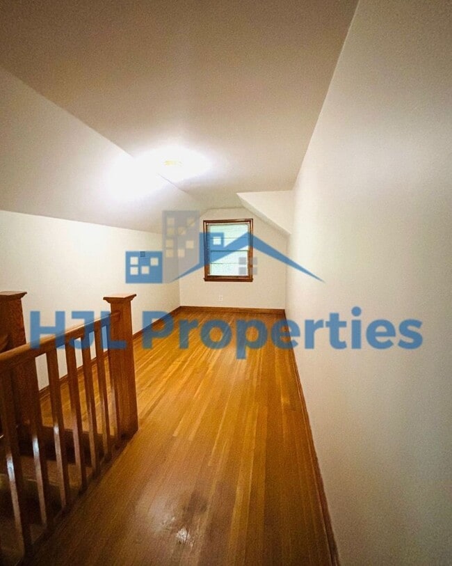 Building Photo - Beautiful Large Home in Donelson!