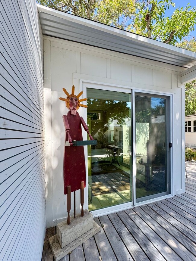 Building Photo - Available For 4+ Months!* Rare Find Furnished Saint Helena Gem, “Upper Tainter” 2 Bedrooms, 2 Bat...