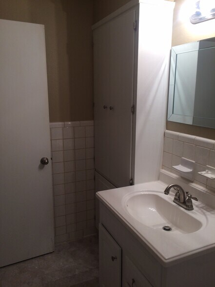 Building Photo - 221 Mitchell St