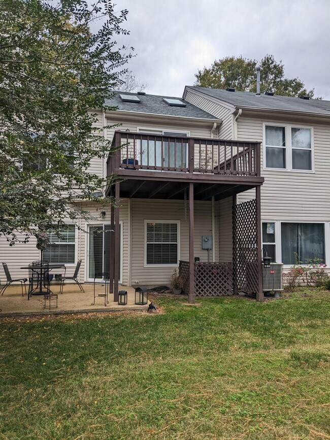 Building Photo - 1254 Lake Dr