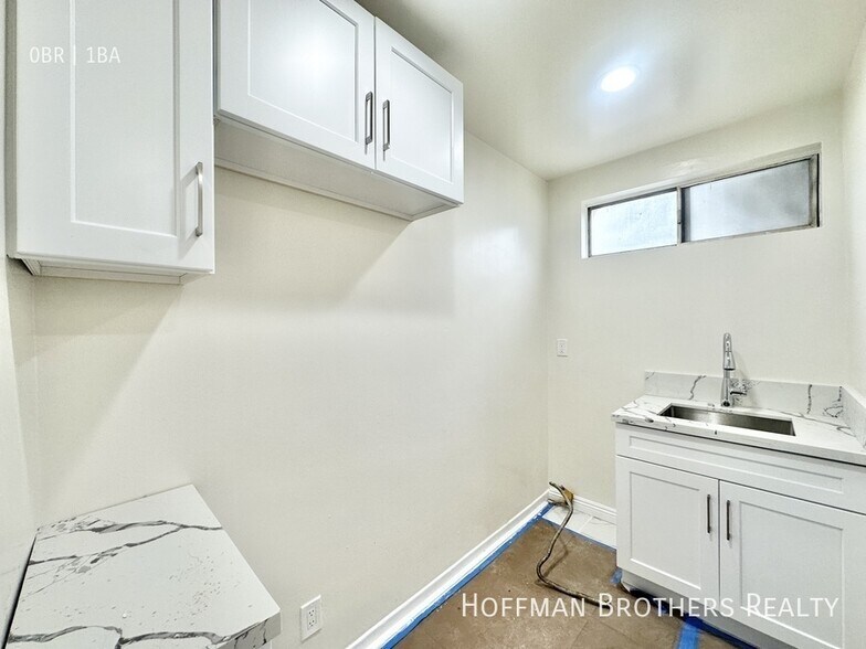 Building Photo - 20445 Saticoy St