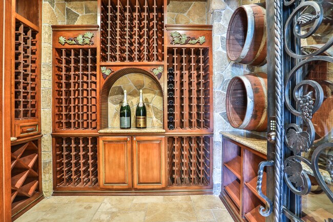 Building Photo - 39520 Colleen Way