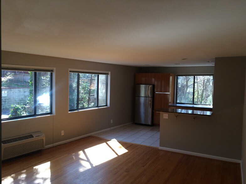 Building Photo - 4114 Davis Pl NW