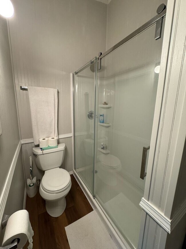 Building Photo - Charming Carriage Home Near The Charleston Battery