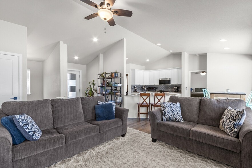 Building Photo - 1202 Phipps Ave