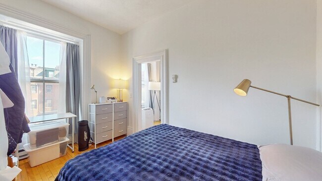 Building Photo - 703 Massachusetts Ave