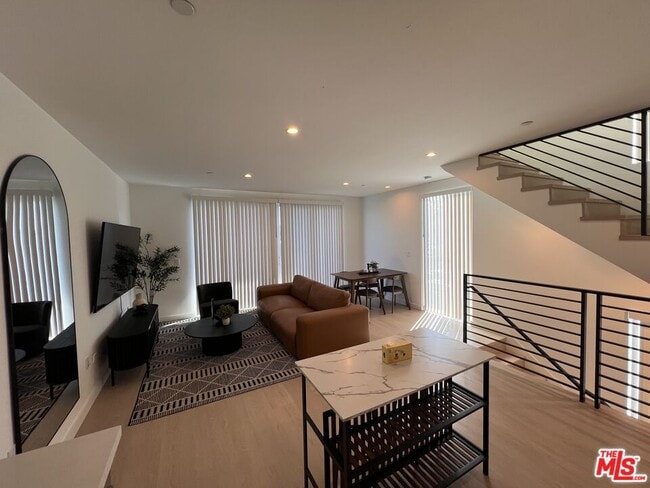 Building Photo - 8928 Sawyer St