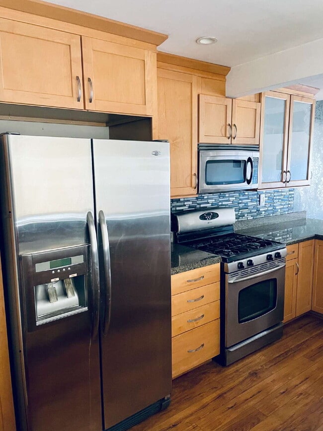Building Photo - $3,000 - 2 Bed / 2 Bath Condo in Oceanside