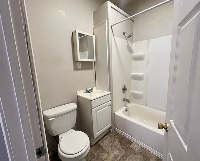 Building Photo - Welcome to our charming 1 bedroom