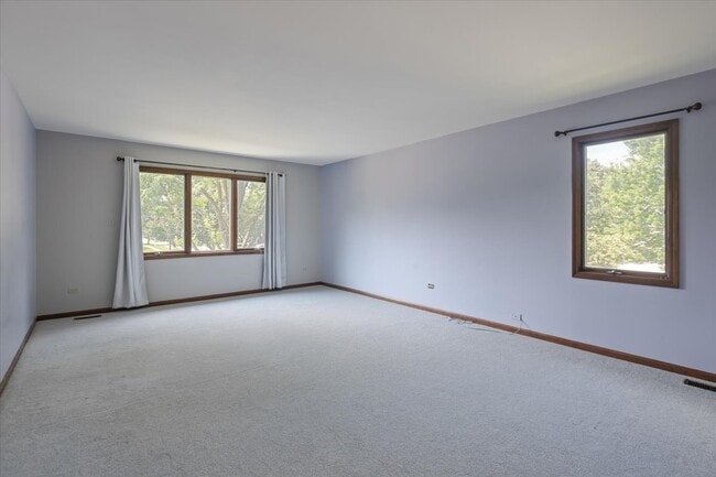 Building Photo - 1055 Knollwood Ln