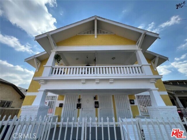 Building Photo - 708 W Vernon Ave