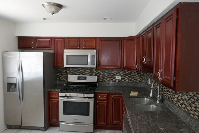 Building Photo - 5 E Judith Ann Dr
