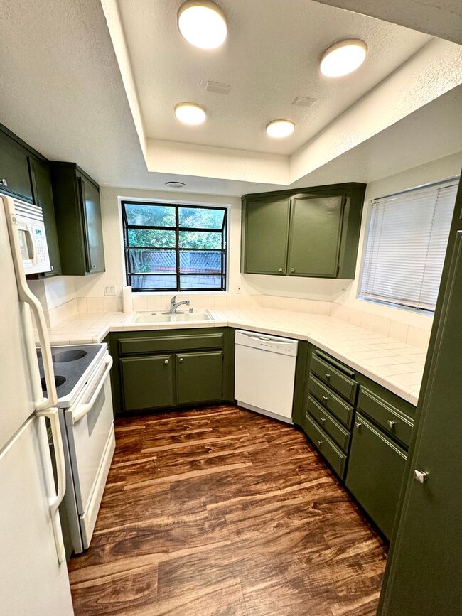 Building Photo - Charming 2-Bedroom Villa in the Heart of C...