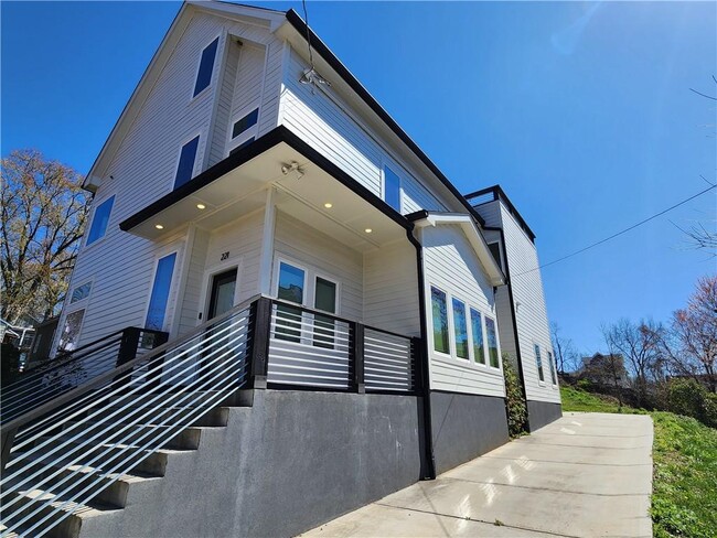 Building Photo - 221 Bass St SE