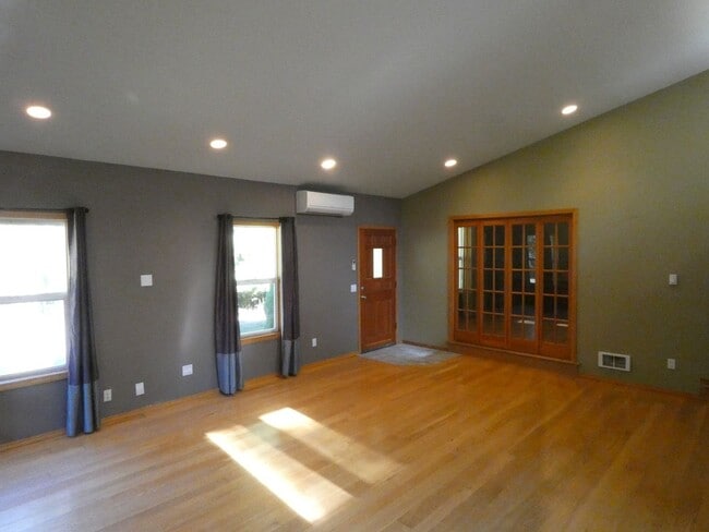 Building Photo - APPLICATION PENDING - *PNW Delight**