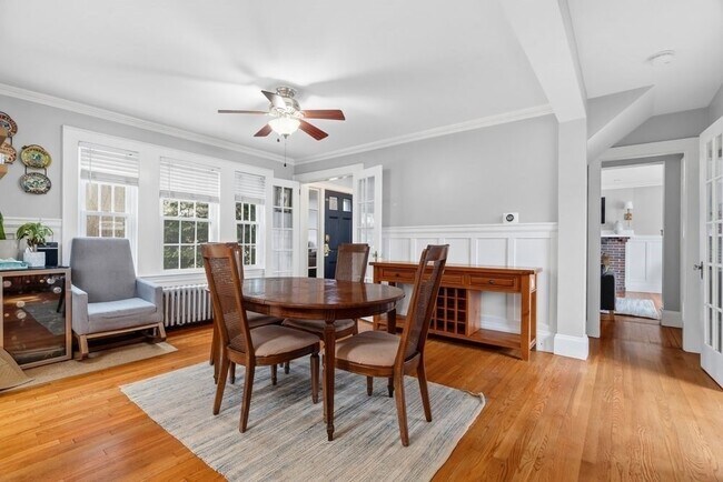 Building Photo - 859 Fellsway W