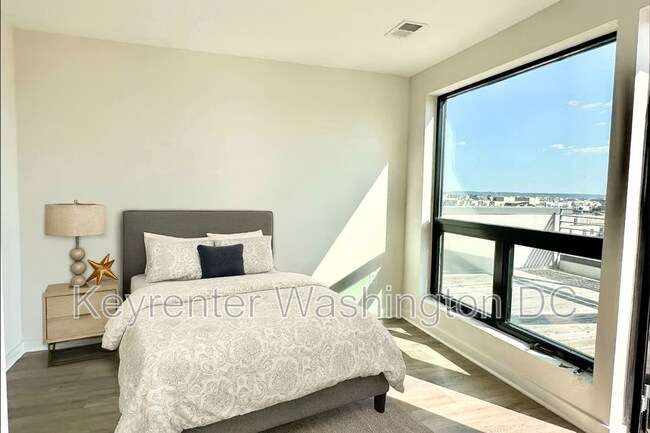 Building Photo - 1460 Belmont St NW