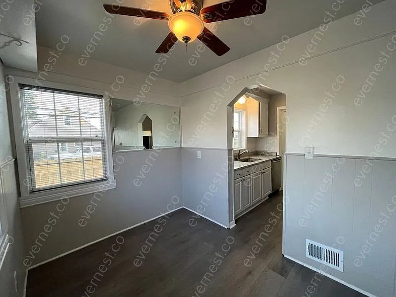 Building Photo - 14805 Russell Ave