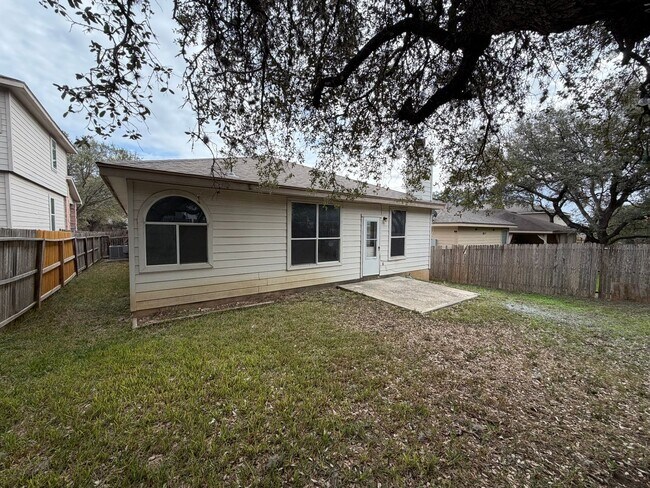 Building Photo - CENTRALLY LOCATED 3 BEDROOM SINGLE STORY HOME IN STEUBING RANCH SUBDIVISION*ISLAND KITCHEN