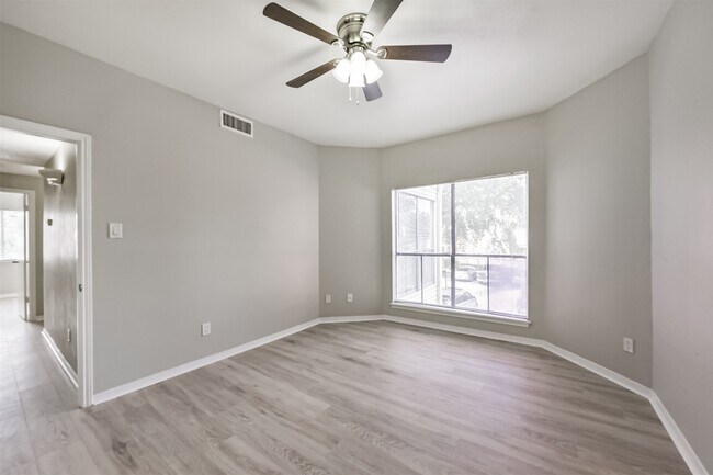 Building Photo - 10122 Waterstone Dr
