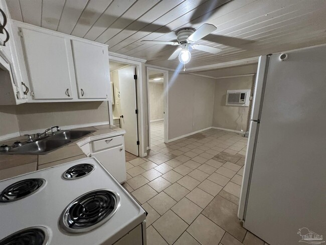 Building Photo - 1036 Hawthorn Dr