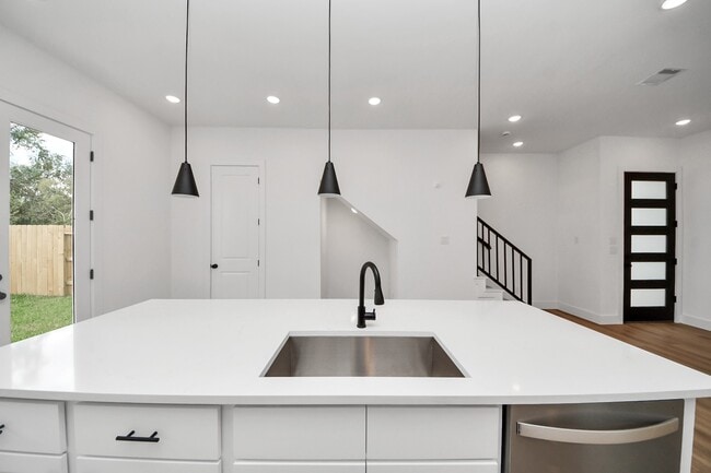 Building Photo - 2708 Bostic St