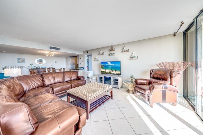 Building Photo - 5600 N Flagler Dr