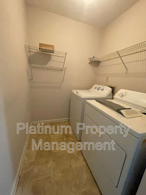 Building Photo - 1020 Twin Brook Ct NW