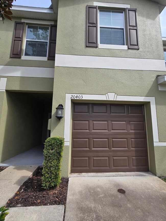 Building Photo - Beautiful Townhome in the Heart of New Tampa!