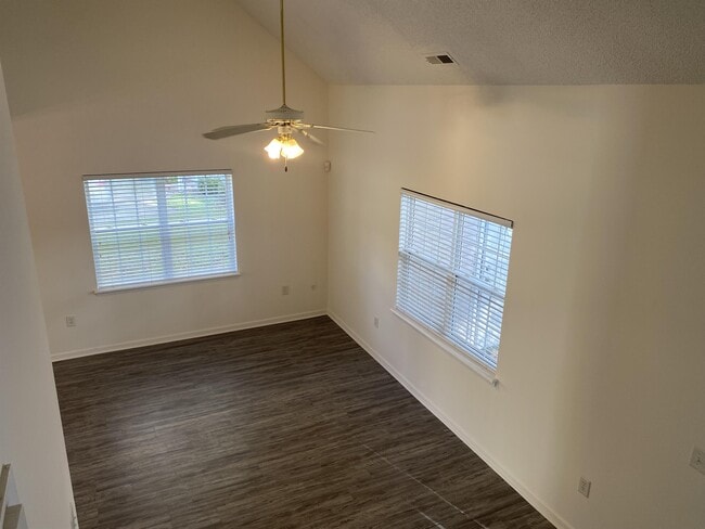 Building Photo - 107 Stratford Rd