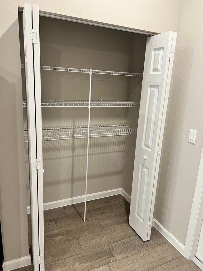 Building Photo - NEW 4 BEDROOM 3 BATH HOME! AMAZING LOCATION!