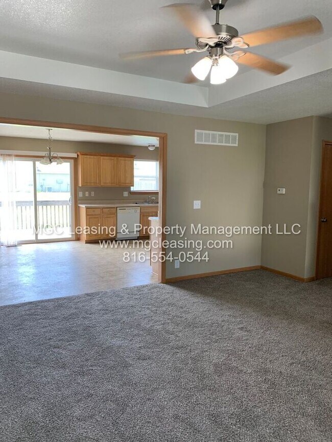 Building Photo - Charming Duplex in Pleasant Hill, MO – Your Perfect Home is Waiting for you to Tour Today!