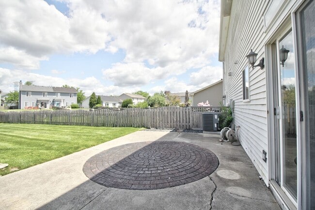 Building Photo - 14056 Danbury Dr