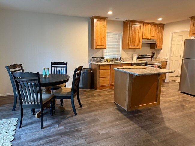 Building Photo - Brand new home, short or mid term rental, furnished or unfurnished!