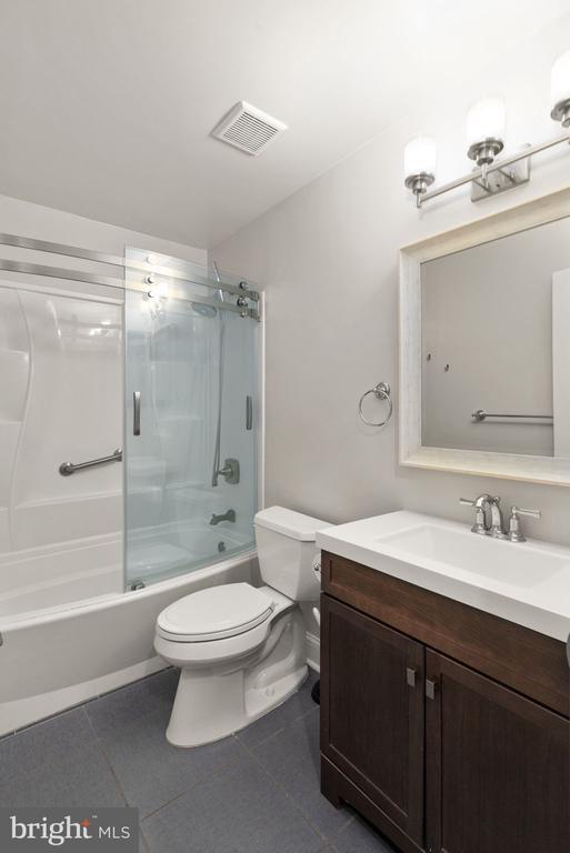 Building Photo - 203 Star Pointe Ct