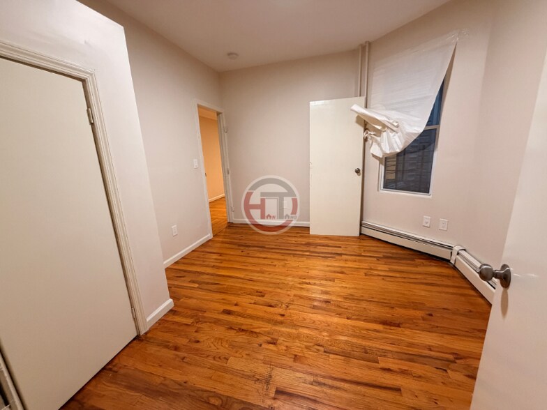 Building Photo - 2320A Powell Ave