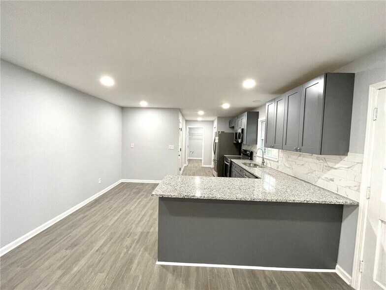 Breakfast Counter - 1695 Buford Dr