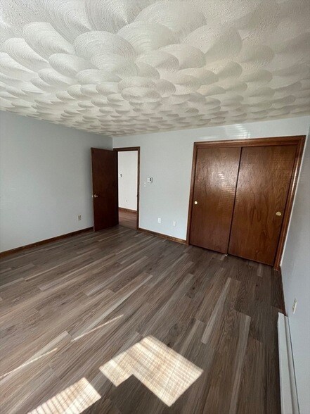 Building Photo - 35 School St