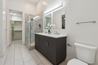 Building Photo - Luxury 1-Bedroom Apartment | 1,030 Sq. Ft. | The Cedars, Dallas